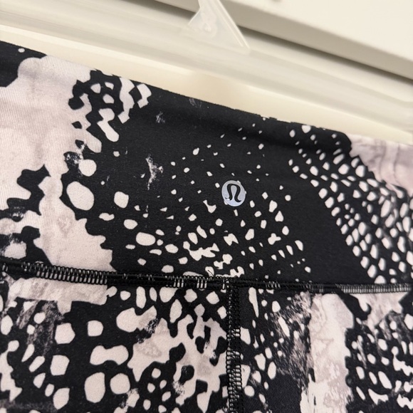 Lululemon Inspire Tight II Leggings Black & White - Picture 5 of 6